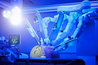 In the avatera training center: the surgical robot transfers the surgeon's hand movements precisely and without tremors to the laparoscopic instruments. Source: avateramedical