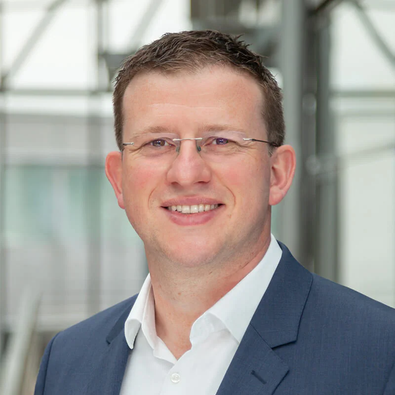 Dr. Robert Weigelt Dr. Robert Weigelt