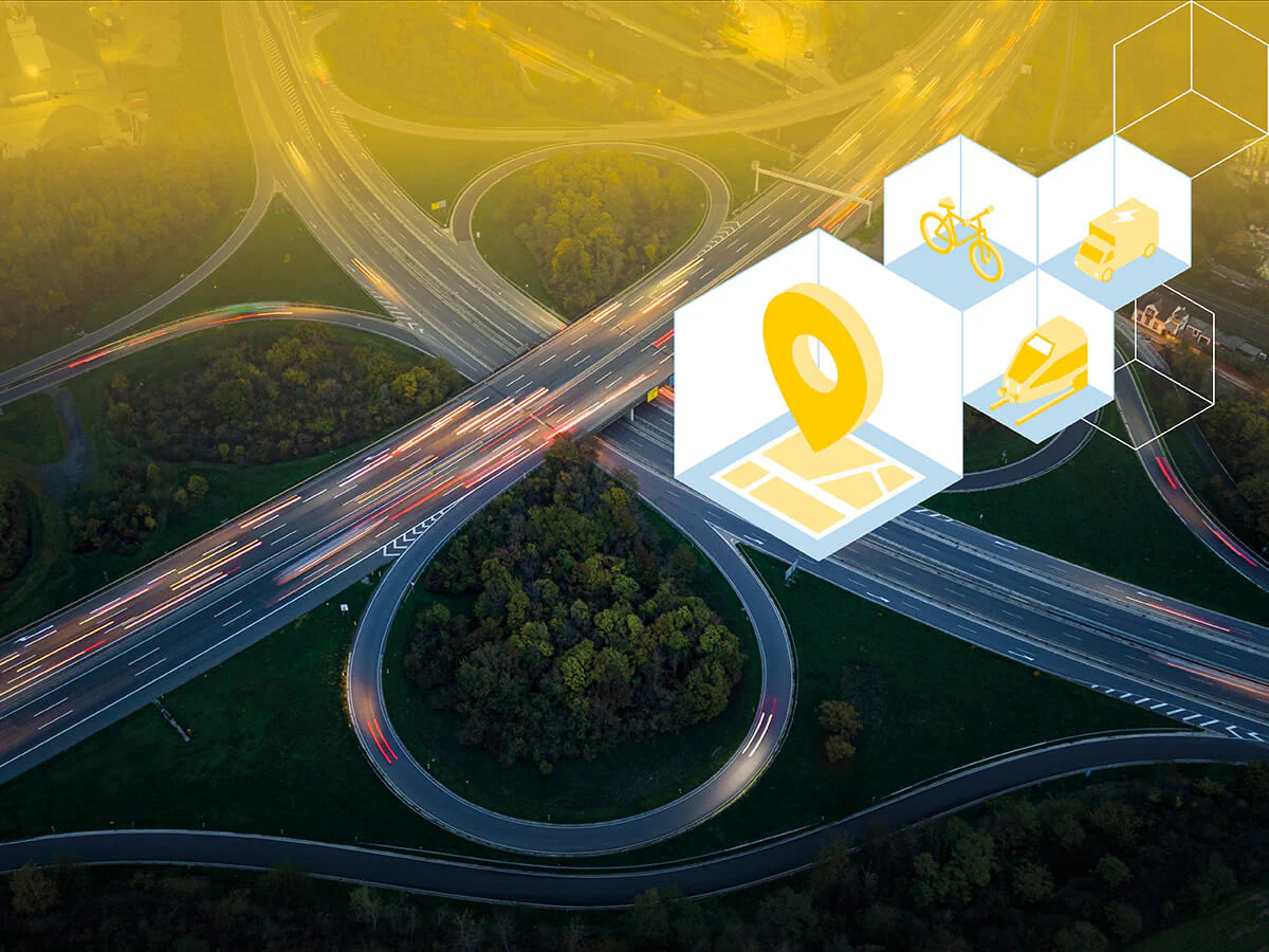 Bildbeschreibung / description: Luftbild eines Autobahnkreuzes umgeben von Wald