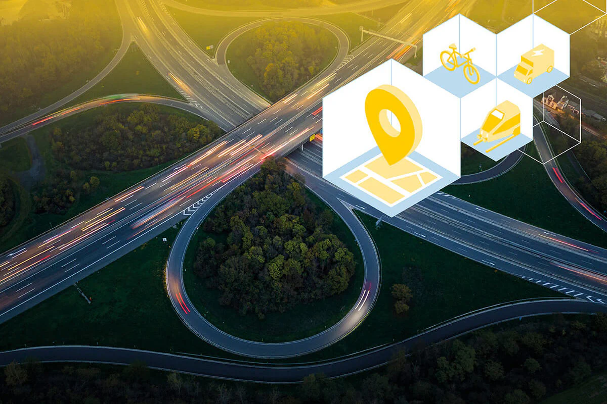Bildbeschreibung / description: Luftbild eines Autobahnkreuzes umgeben von Wald